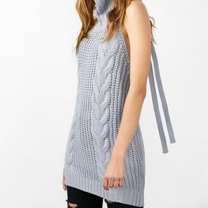 Halter sleeveless off shoulder knitted turtleneck sweater. Grey. Small. NWT
